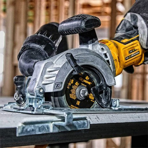 DEWALT DEWDCS571N DCS571N XR Brushless Compact Circular Saw 115mm 18V Bare Unit, 18 V, Yellow